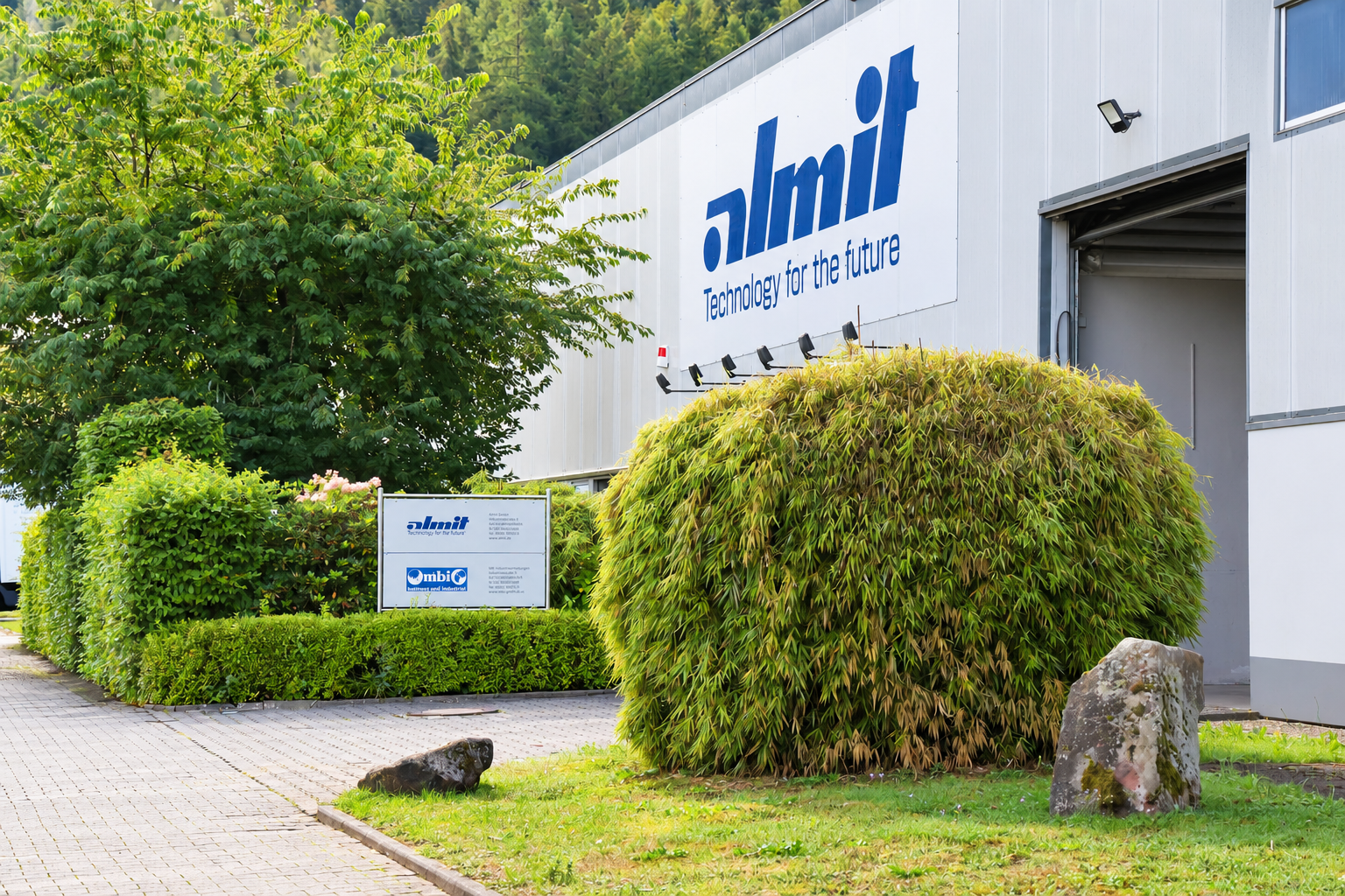 Das Firmengebäude der Almit GmbH im Industriepark Michelstadt