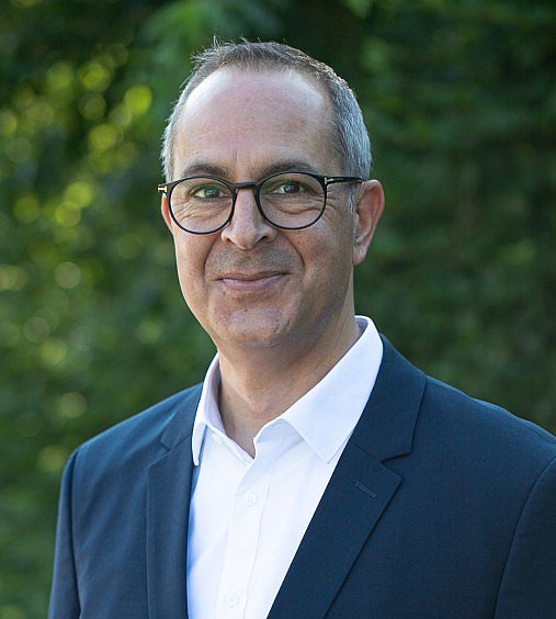 Bijan Rahideh, Sales Agent von Almit